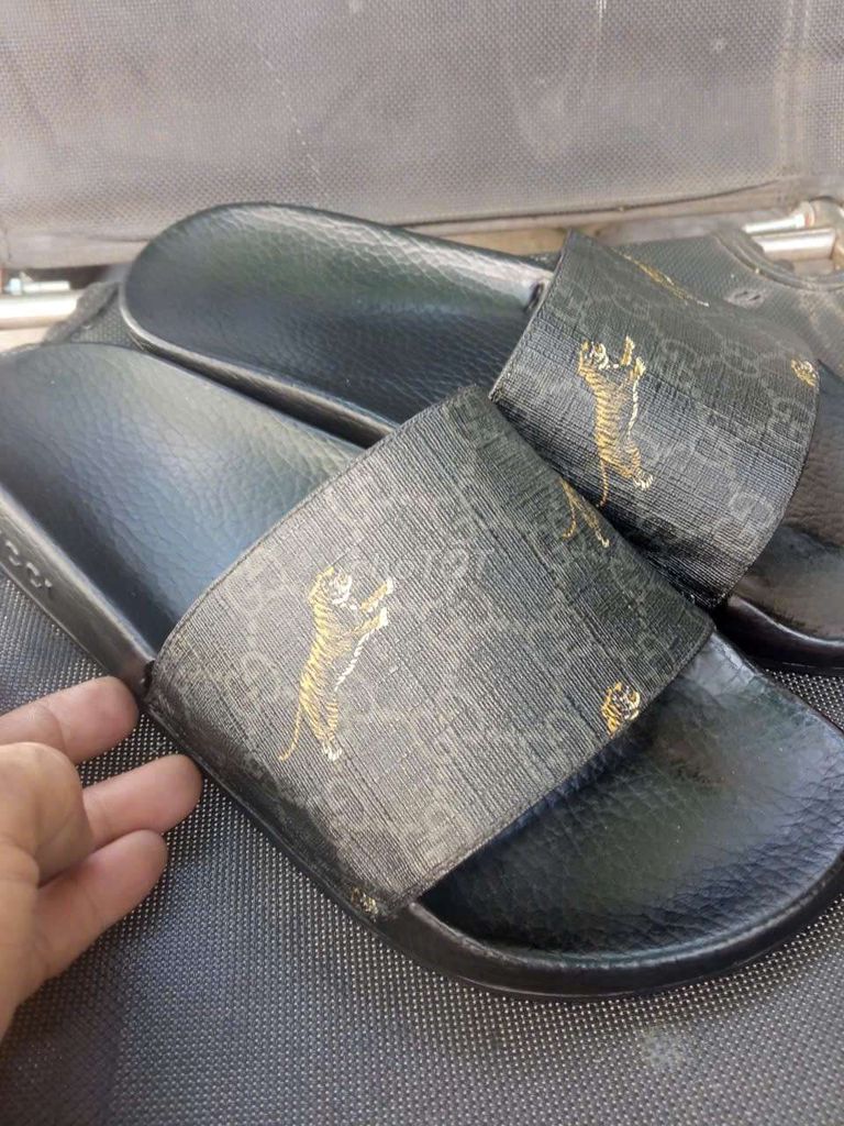 Size 42 + 43. Dép Gucci Tiger Nam Đen. Mua bán Giày dép tại Quận 8 Tp Hồ Chí Minh được đăng bởi Lĩng Nguyễn hình 1