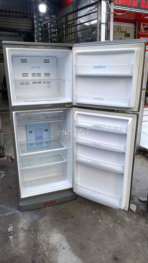 tủ lạnh sanyo 250lit zin đẹp quạt gió