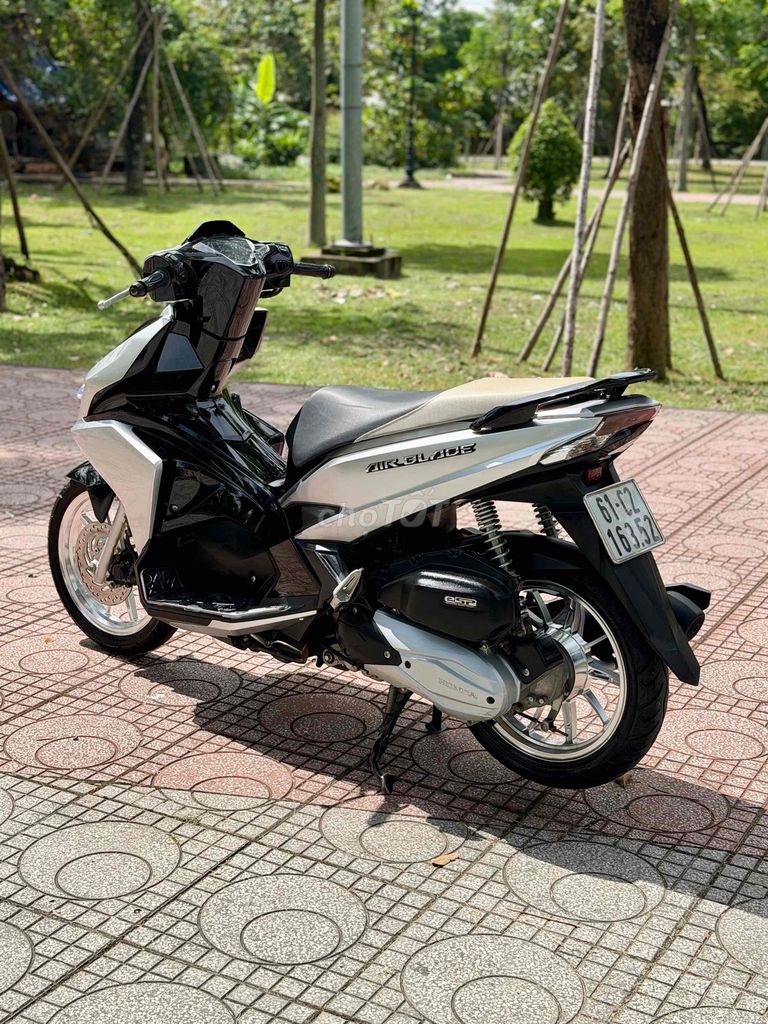 Honda AB 2019 SMK BS 61 Chính Chủ Ký. Mua bán Xe máy tại Thành phố Thủ Đức Tp Hồ Chí Minh được đăng bởi xe máy kha hoàng hình 3