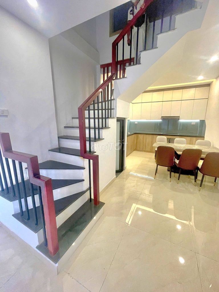4-этажный дом, 3 спальни, полностью меблированный, Viet Hung, Long Bien