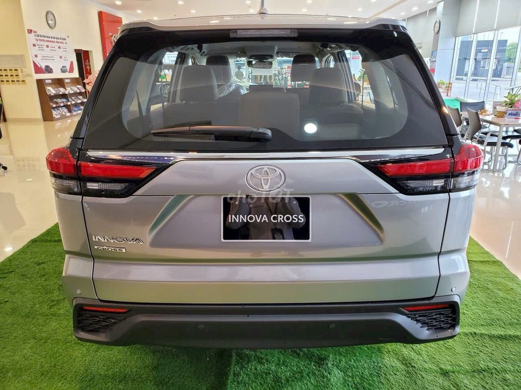 Toyota Innova 2025 photo 5