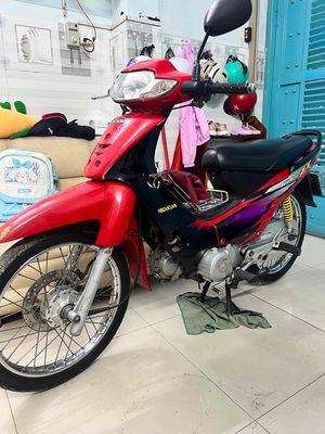 Wave ZX đỏ đen đời 2005, ngay chủ TpHCM. Mua bán Xe máy tại Quận 1 Tp Hồ Chí Minh được đăng bởi Hoàng vũ