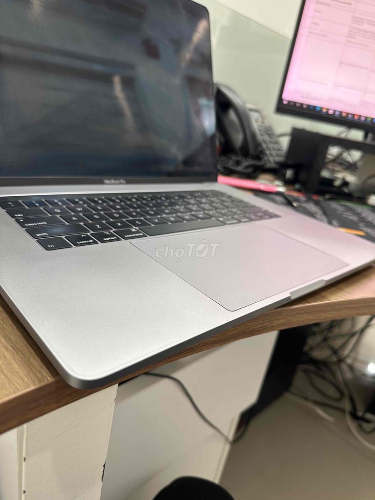 AMacbook Pro 15 2018 i7 16GB/512GB/vga đẹp. Mua bán Laptop tại Quận Long Biên Hà Nội được đăng bởi Tuấn hình 1