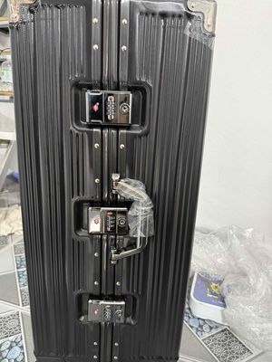 Mình bán vali khung nhôm bản cao cấp 3 khoá sập. Mua bán Túi xách tại Huyện Đông Anh Hà Nội được đăng bởi Nguyễn Anh Đức 