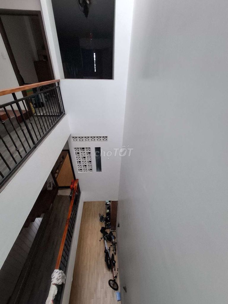 🏩 ПРОДАЕТСЯ 4-ЭТАЖНЫЙ ДОМ ПЛОЩАДЬЮ 84 М² С 8-МЕТРОВОЙ АЛЛЕЕЙ ДЛЯ ГРУЗОВИКОВ. СРЕДНЯЯ СТОИМОСТЬ, НОВАЯ ЦЕНА 9,2 ДЮЙМА