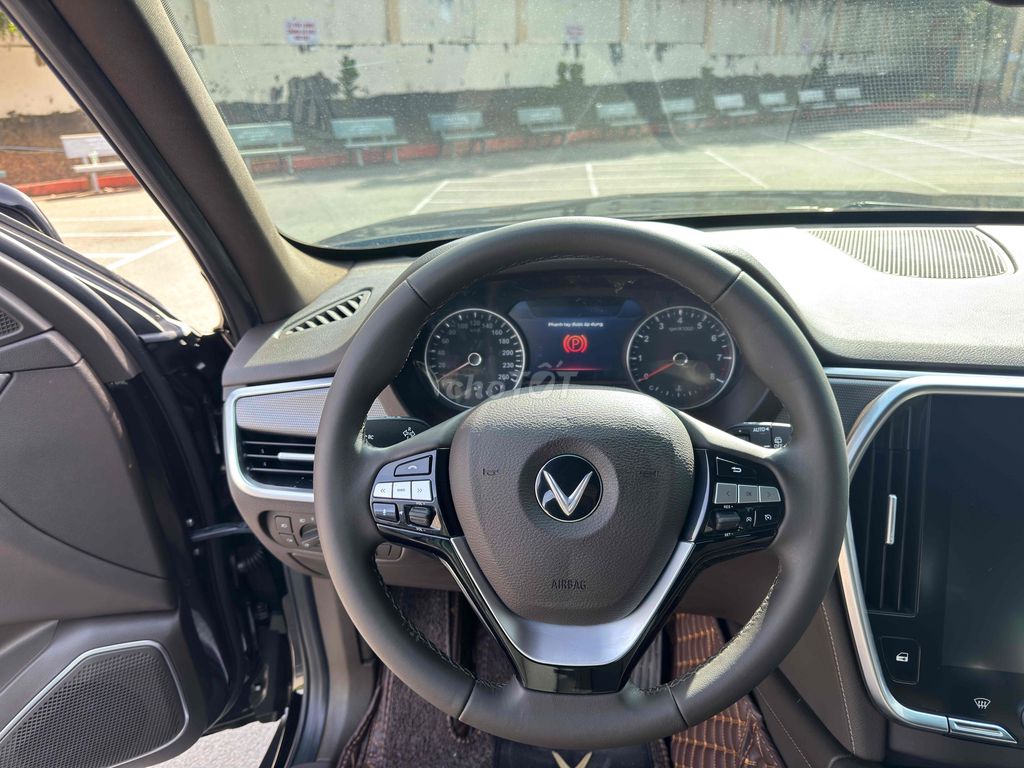 VinFast Lux SA2.0 2021 Plus 2.0 AT - 60 km. Mua bán Ô tô tại Quận 12 Tp Hồ Chí Minh được đăng bởi Nguyen van nhut hình 9