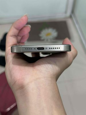 Cần payy gấp ẻm phụ 15prm 512gb titan kengg lấy ib