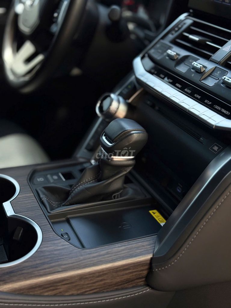 Toyota Land Cruiser 300 VXR V6 2023, Chất Như Mới. Mua bán Ô tô tại Quận Long Biên Hà Nội được đăng bởi Long Biên Cars hình 11