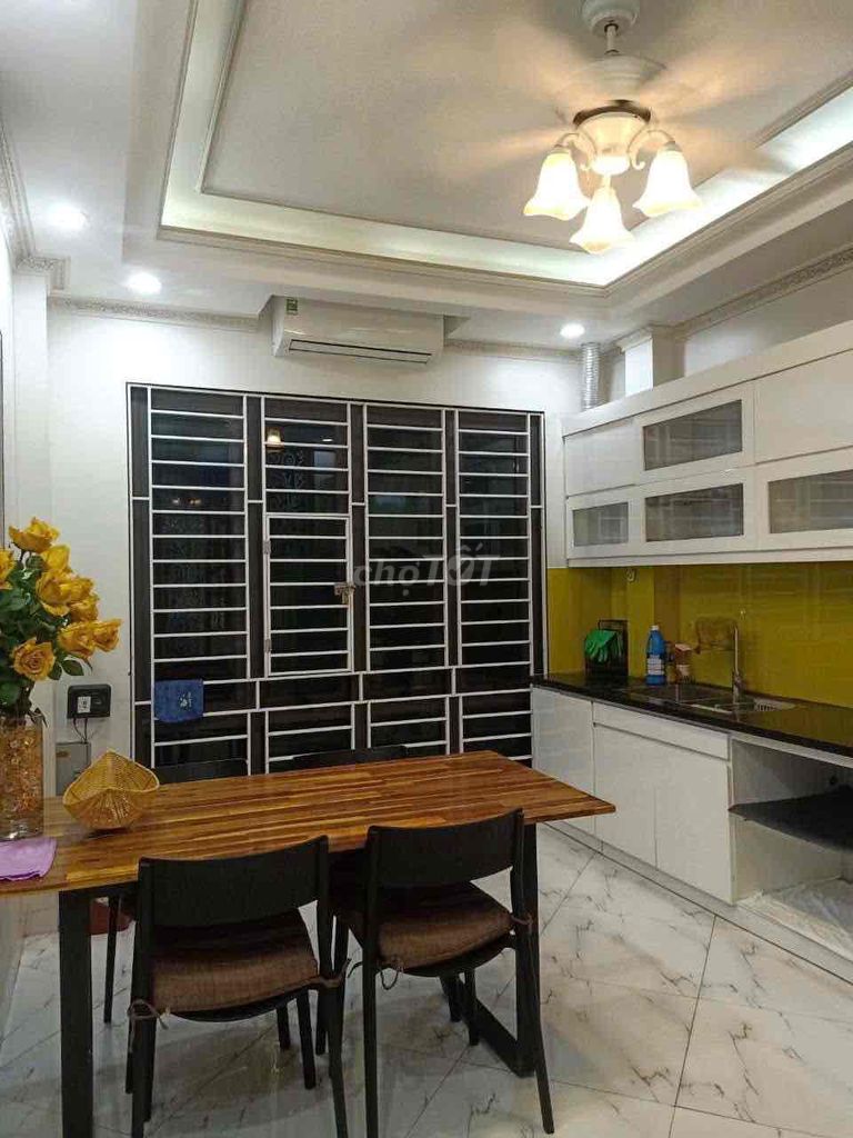 Дом целиком в Бо Де, рядом с мостом Чуонг Дуонг, 45м2