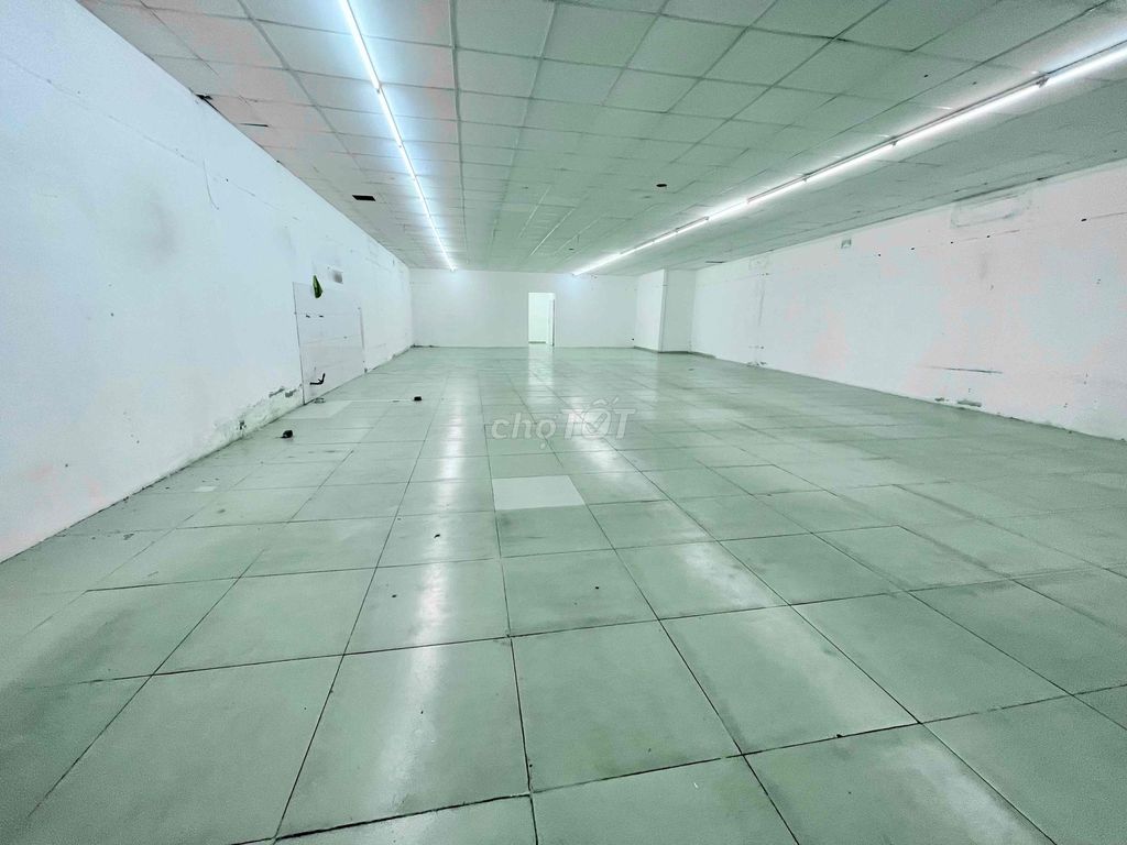 💥💥KHO MẶT TIỀN XE TẢI ĐẬU CỬA TRỆT 300m2