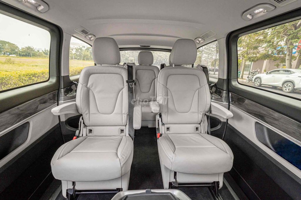 Mercedes V250 Luxury 2021 xe 7 chỗ màu trắng. Mua bán Ô tô tại Quận 7 Tp Hồ Chí Minh được đăng bởi Dương Phương hình 13