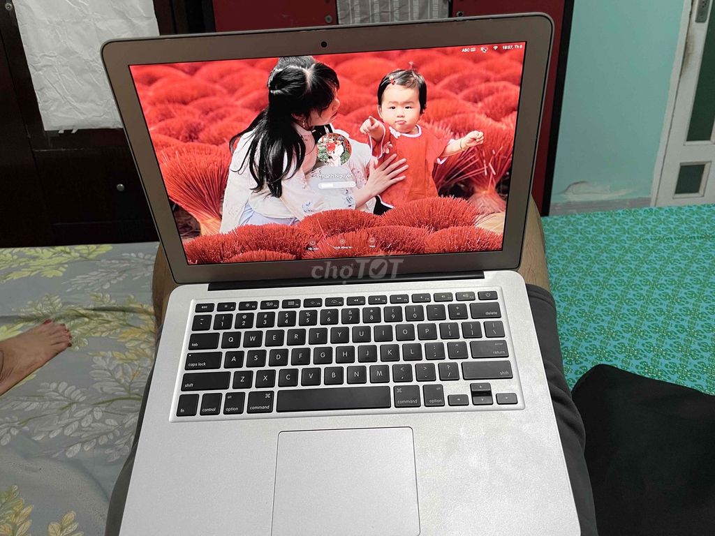 Apple MacBook Air 2014. Mua bán Laptop tại Quận 7 Tp Hồ Chí Minh được đăng bởi Lê Trần Hoàng Thiên hình 1