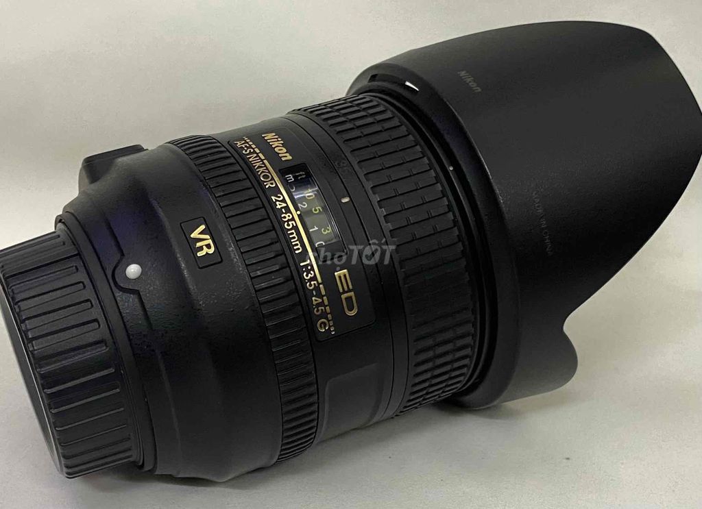 NIKON AF-S 24-85mm F:3.5-5.6G VR