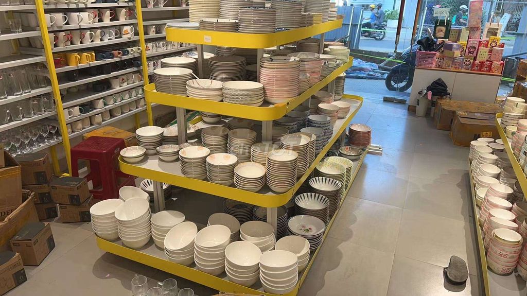 cần thanh lý kệ tủ trưng bày hàng,đủ 1 cửa hàng. Mua bán Nội thất, đồ gia dụng khác tại Quận Hải Châu Đà Nẵng được đăng bởi Trần Đại hình 4