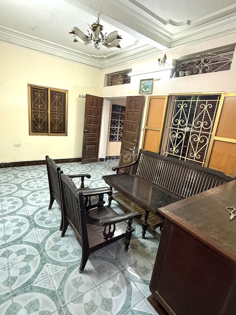 Cho thuê nhà nguyên căn ngõ 210 Đội Cấn, Ba Đình, 90m2, 10tr/tháng
