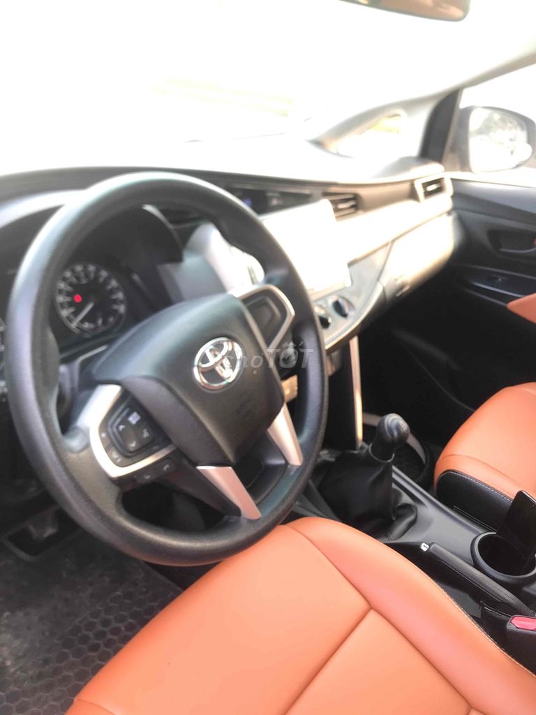 Toyota Innova 2017 Số sàn màu Nâu. Mua bán Ô tô tại Quận Tây Hồ Hà Nội được đăng bởi thanh hình 6