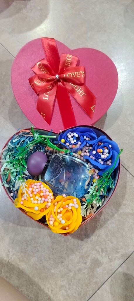 Hộp quà hình trái tim. Mua bán Sở thích khác tại Huyện Cần Giuộc Long An được đăng bởi PHÂN PHỐI SỈ COSMETICS PERFUME SHOP hình 1
