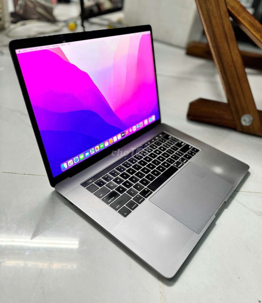 Apple Macbook Pro Touchbar i7 15.6 inch 16GB/512GB. Mua bán Laptop tại Quận Gò Vấp Tp Hồ Chí Minh được đăng bởi Hitech Store  hình 1