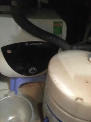 Bình nóng lạnh ARISTON 6 LÍT AN LUX 6 BE 1.5 FE. Mua bán Thiết bị vệ sinh, nhà tắm tại Quận Thanh Xuân Hà Nội được đăng bởi Hồng Hải