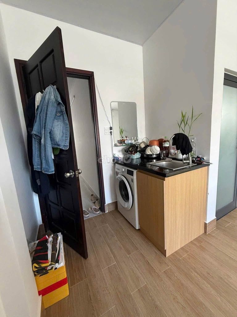 Полностью меблированный хостел рядом с аэропортом, 40 Nguyen Huu Tho, 5tr