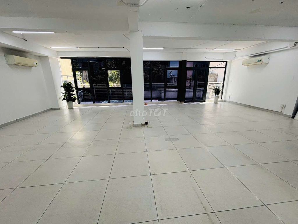 MB kinh doanh, vp trung tâm Q3. dt 100m2 giá chỉ 2x