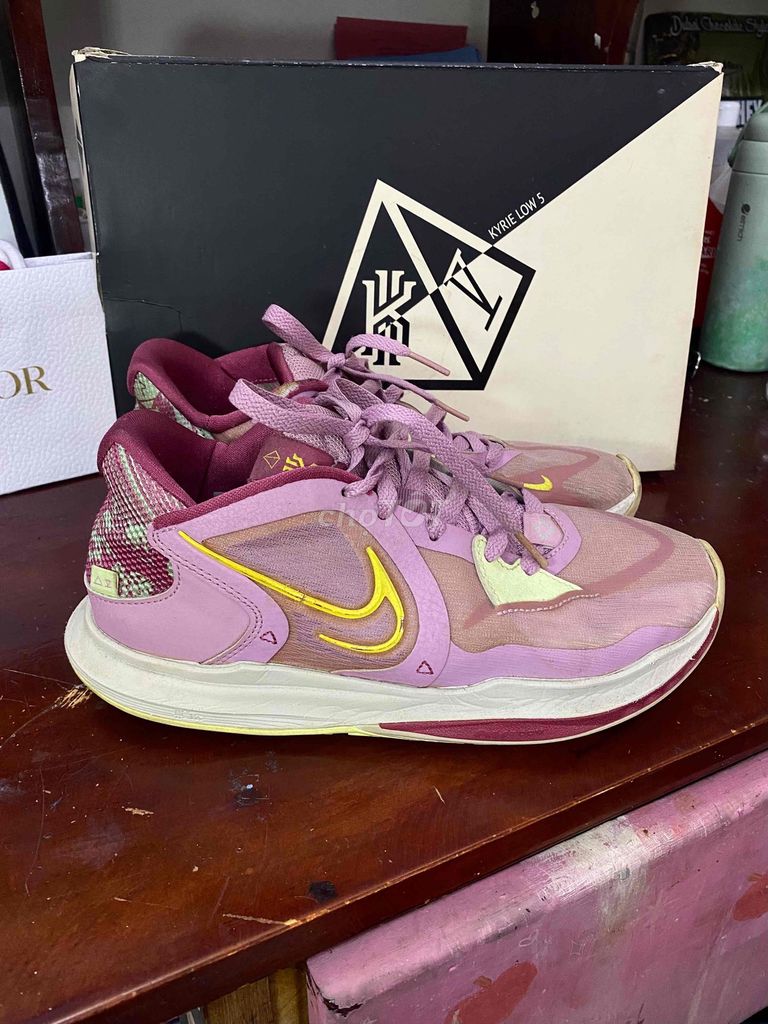 Giày Bóng rổ Nike Kyrie Low 5 Hồng size 40.5. Mua bán Giày dép tại Quận Tân Phú Tp Hồ Chí Minh được đăng bởi Nhi Nhi hình 1
