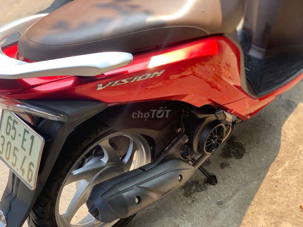 Honda Vision 2017 màu Đỏ. Mua bán Xe máy tại Quận Ô Môn Cần Thơ được đăng bởi Long  hình 3
