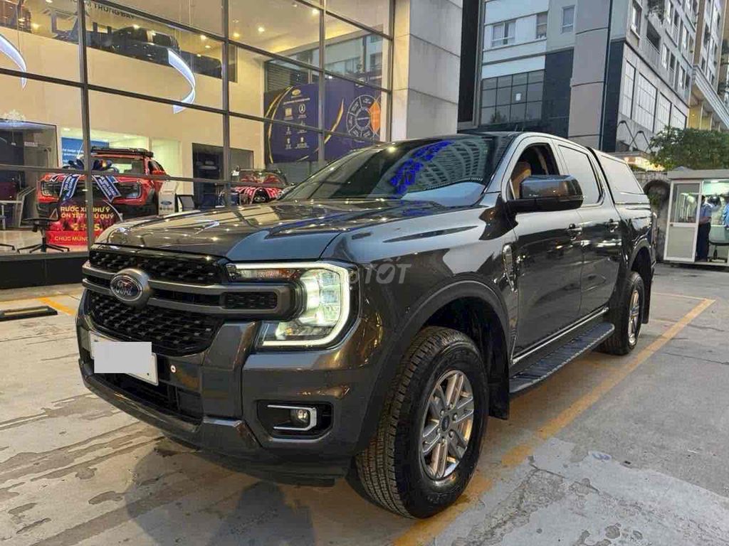 Hãng Ford bán Ranger XLS AT 2024 có nắp thùng CAO