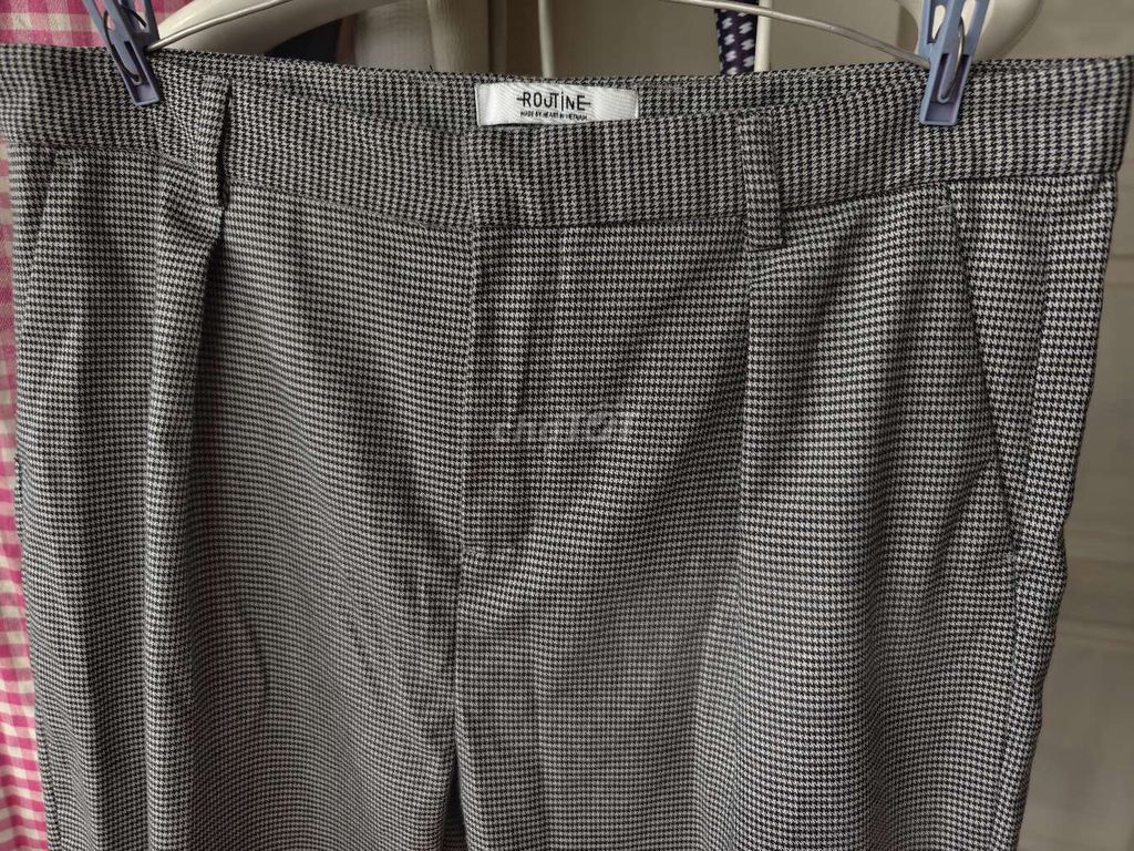 Quần âu nam Rojtine kẻ caro size 34. Mua bán Quần áo tại Quận Thanh Xuân Hà Nội được đăng bởi Bụi Đời Giải Phóng hình 1
