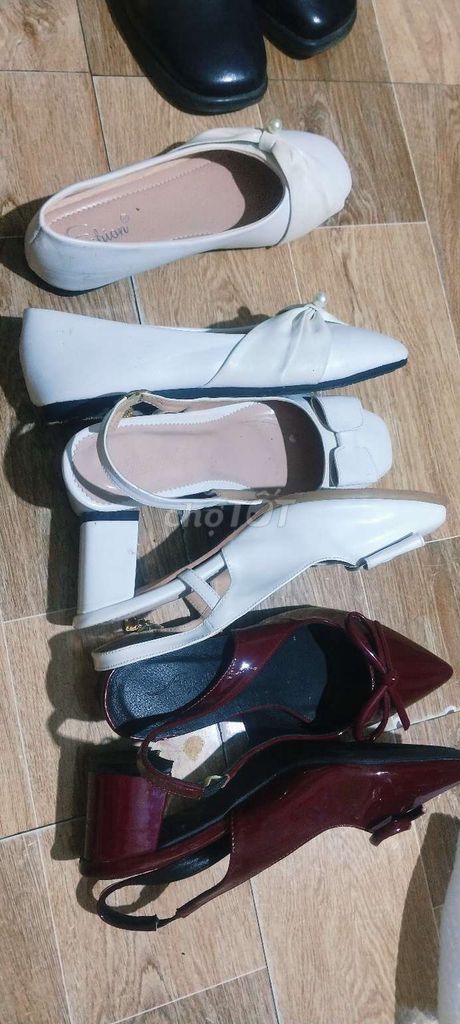 Giày cao gót Nữ Trắng Đỏ đô. Mua bán Giày dép tại Thị xã Phú Mỹ Bà Rịa - Vũng Tàu được đăng bởi Vinh Hoa hình 1