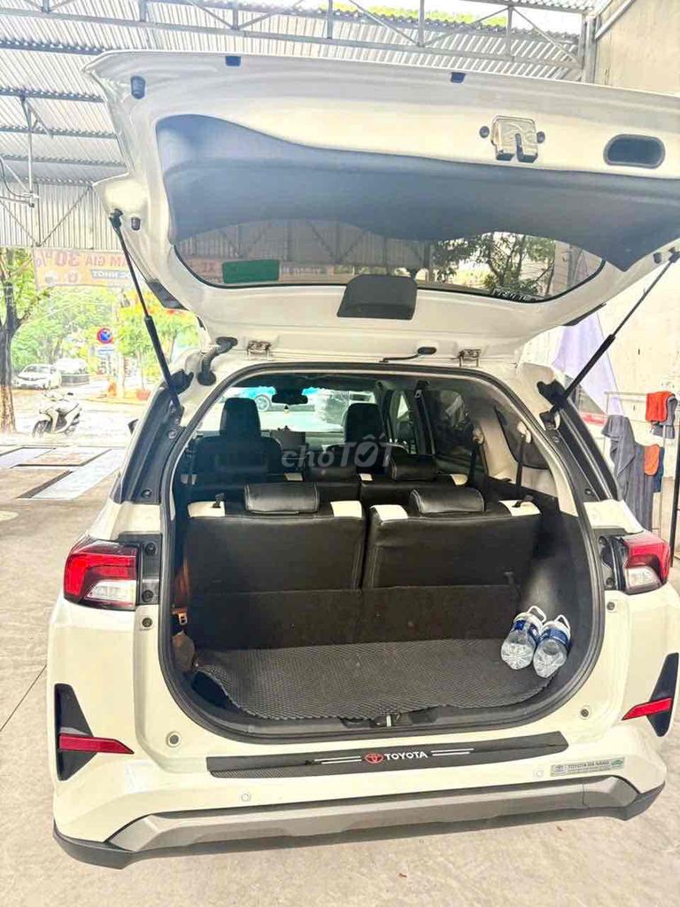 Toyota Veloz Top Trắng