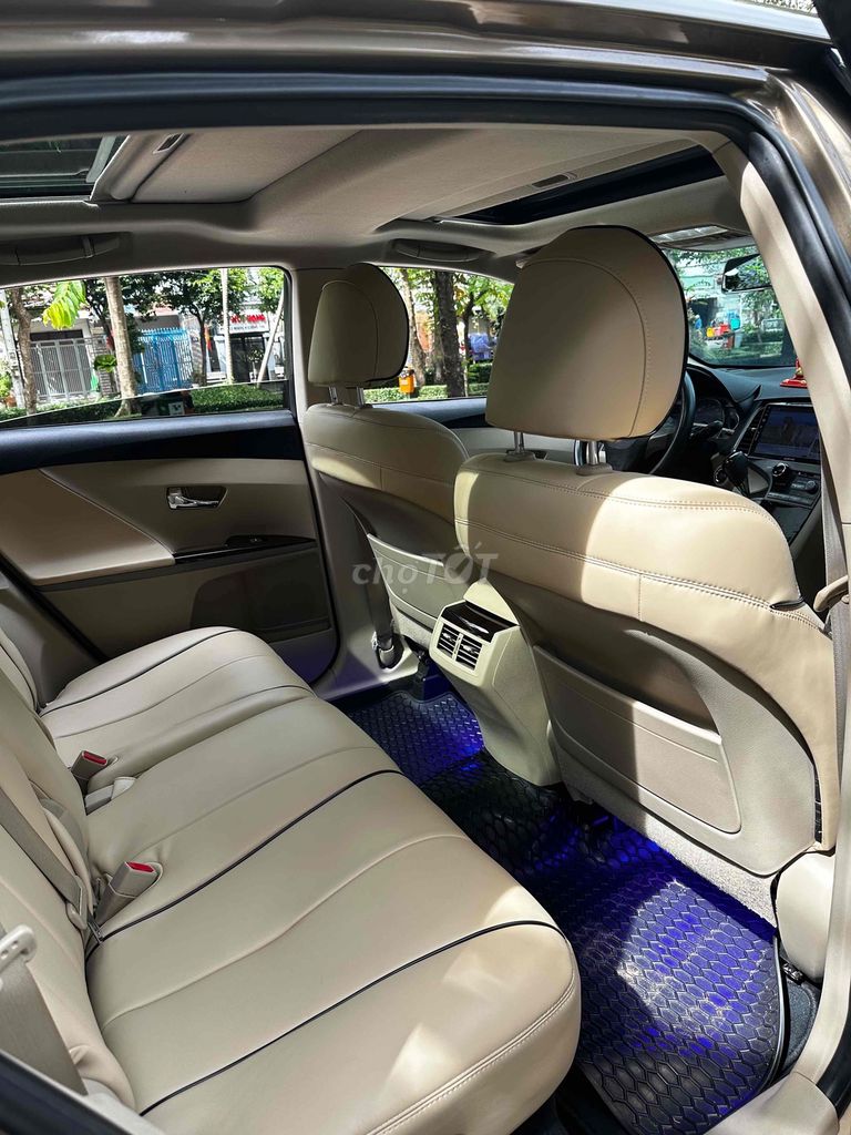 Tôi cần bán xe nhà chính chủ Venza 2009 nguyên zin. Mua bán Ô tô tại Quận 1 Tp Hồ Chí Minh được đăng bởi Luật Nguyễn hình 10