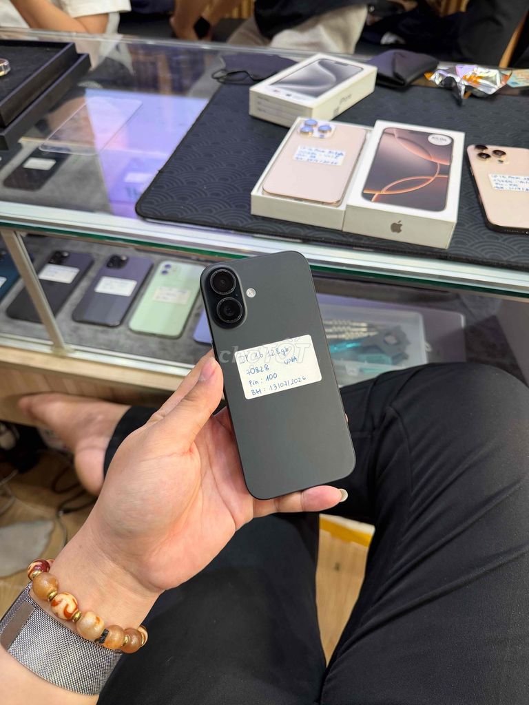 Iphone 16 thường 128gb Black Việt Nam. Mua bán Điện thoại tại Quận Gò Vấp Tp Hồ Chí Minh được đăng bởi Võ Chí Bảo hình 1