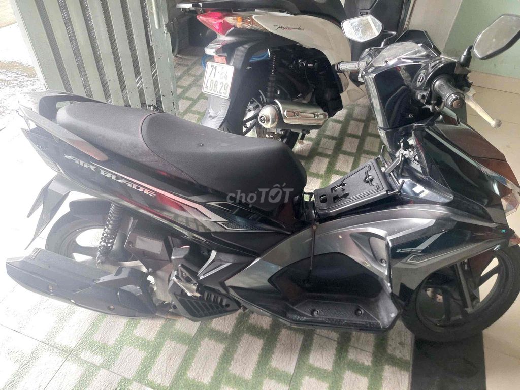 Honda Air Blade 2018 серебристо-чёрный
