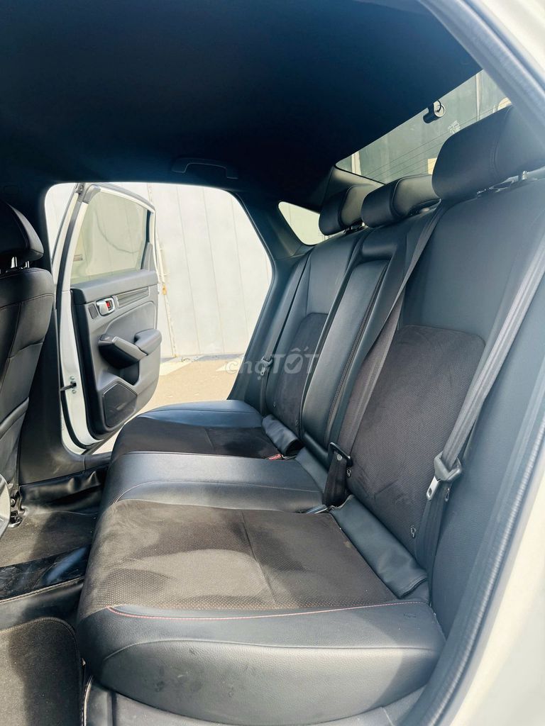 Honda Civic 2023 RS 1.5 AT - 32000 km. Mua bán Ô tô tại Thành phố Dĩ An Bình Dương được đăng bởi Siêu Thị Ô Tô Bình Dương  hình 14