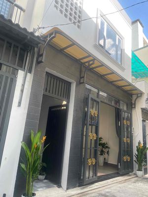 đường 4 mét nhà btct  ngang 5.6 m dài 11m giấy tờ chính chủ