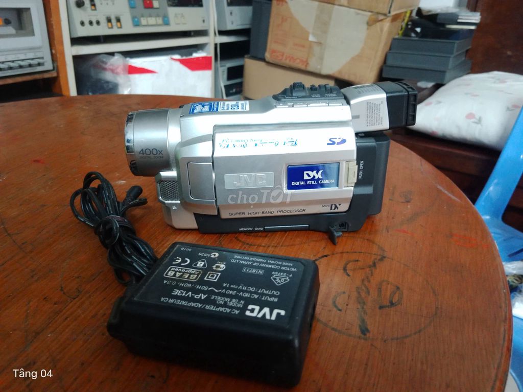 Máy quay phim JVC GR-DVL512 Bạc cũ. Mua bán Máy ảnh, Máy quay tại Quận Gò Vấp Tp Hồ Chí Minh được đăng bởi DV CHUYỂN BĂNG VIDEO RA DVD hình 1