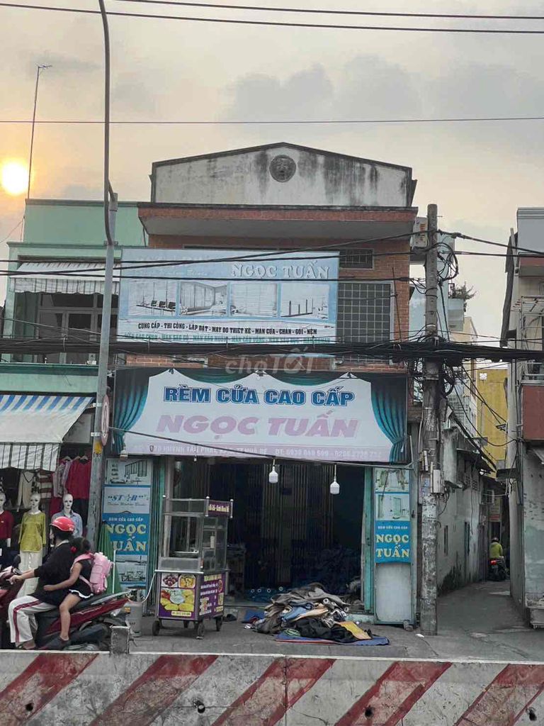 NHÀ MẶT TIỀN VỊ TRÍ ĐẸP ĐẮC ĐỊA - CÁCH CẦU PHÚ XUÂN 200M - NỞ HẬU 8M