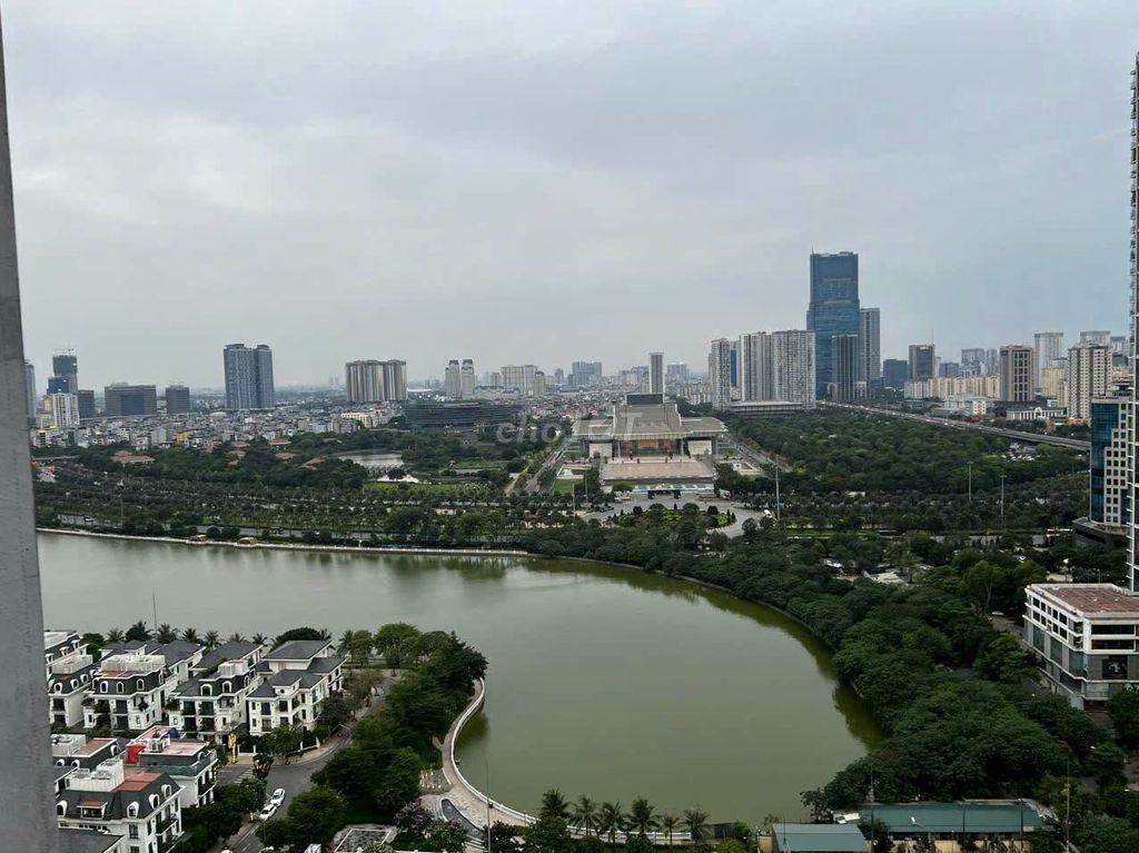 Продается квартира TRINITY TOWER 91 м2, 3 спальни, вид на озеро