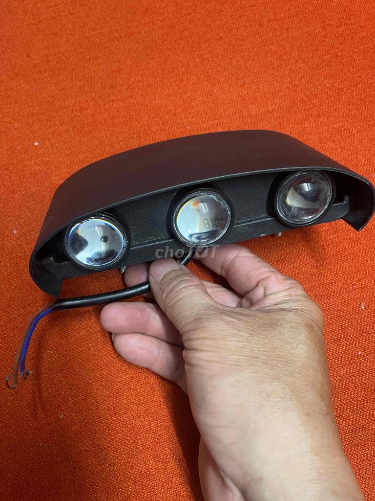 Đèn hắt Đài Loan màu Đen. Mua bán Đèn tại Quận Đống Đa Hà Nội được đăng bởi Nguyễn Thắng hình 1