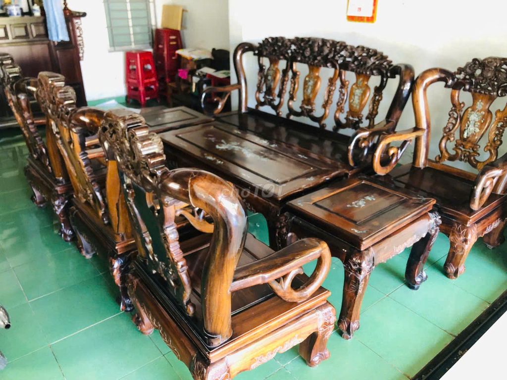 Bộ salon gỗ gõ tự nhiên 10 món chạm xà cừ. Mua bán Bàn ghế tại Huyện Phú Ninh Quảng Nam được đăng bởi Nhi Nguyễn hình 1