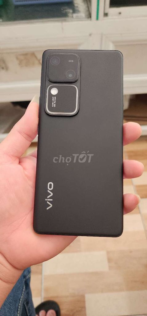 Vivo V30 ram 12.512g bh hãng dài