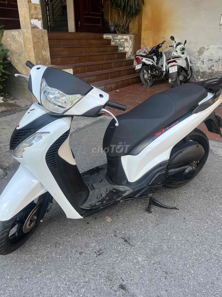 Белая Honda SH, импортная