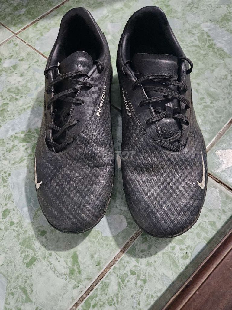 Giày đá bóng Nike Phantom GX Đen 42 Nam. Mua bán Giày dép tại Huyện Cần Giuộc Long An được đăng bởi Đồ 2hand Chính Hãng hình 1