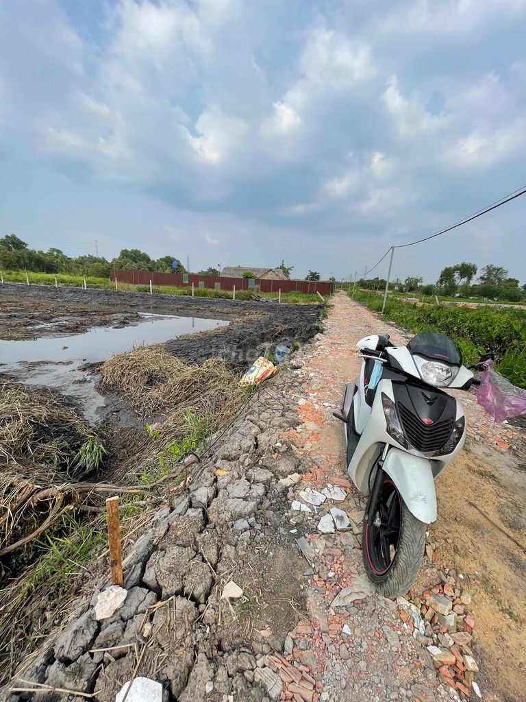 Cần bán lô đất làm nhà vườn cách trung tâm huyện 3km