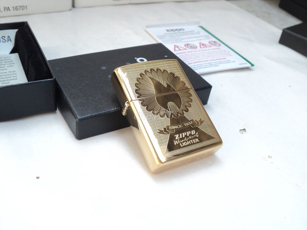 NGỌN LỬA ZIPPO TỎA SÁNG/ Đồng Khối / Zippo Mỹ, zin