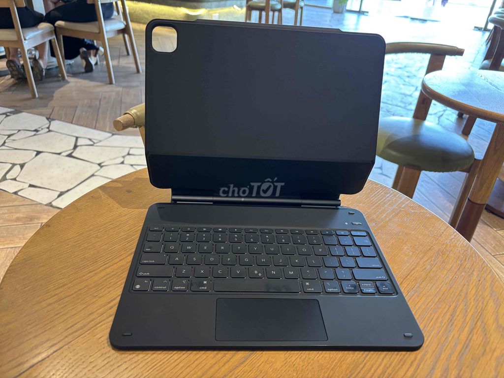 Bàn phím iPad 13 inch Đen Mới 99%. Mua bán Phụ kiện (Màn hình, Chuột...) tại Quận Cẩm Lệ Đà Nẵng được đăng bởi Trần viết giáp hình 1