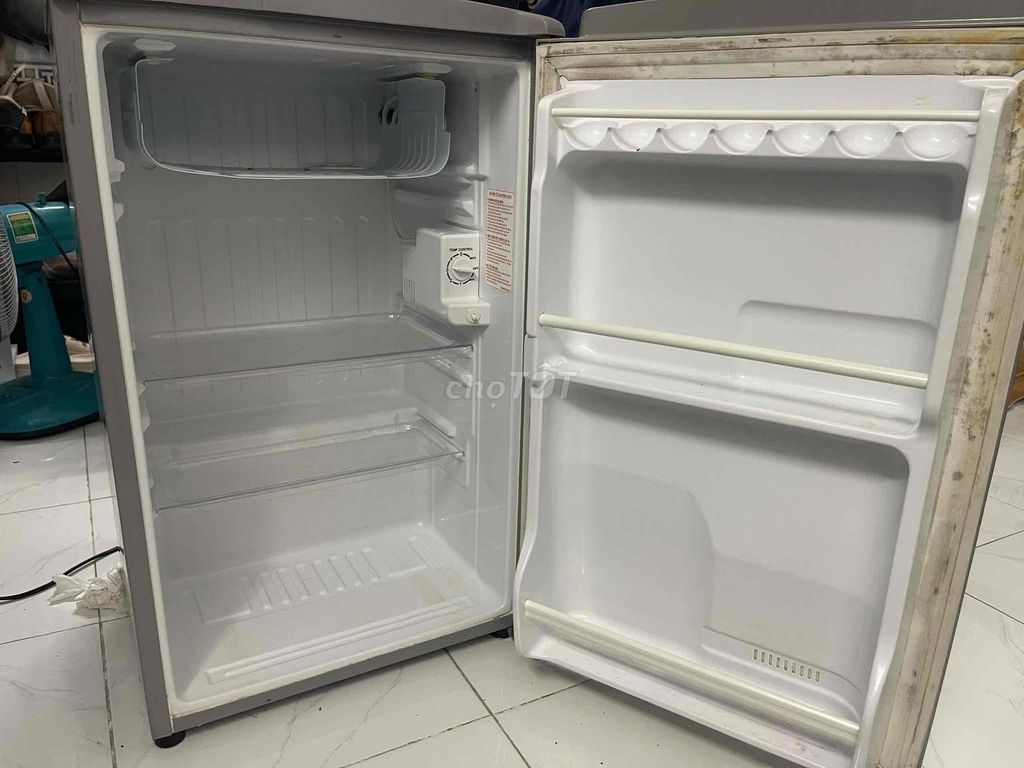 Tủ Lạnh MiNi AQUA 93L bị xì dàn lạnh như hình