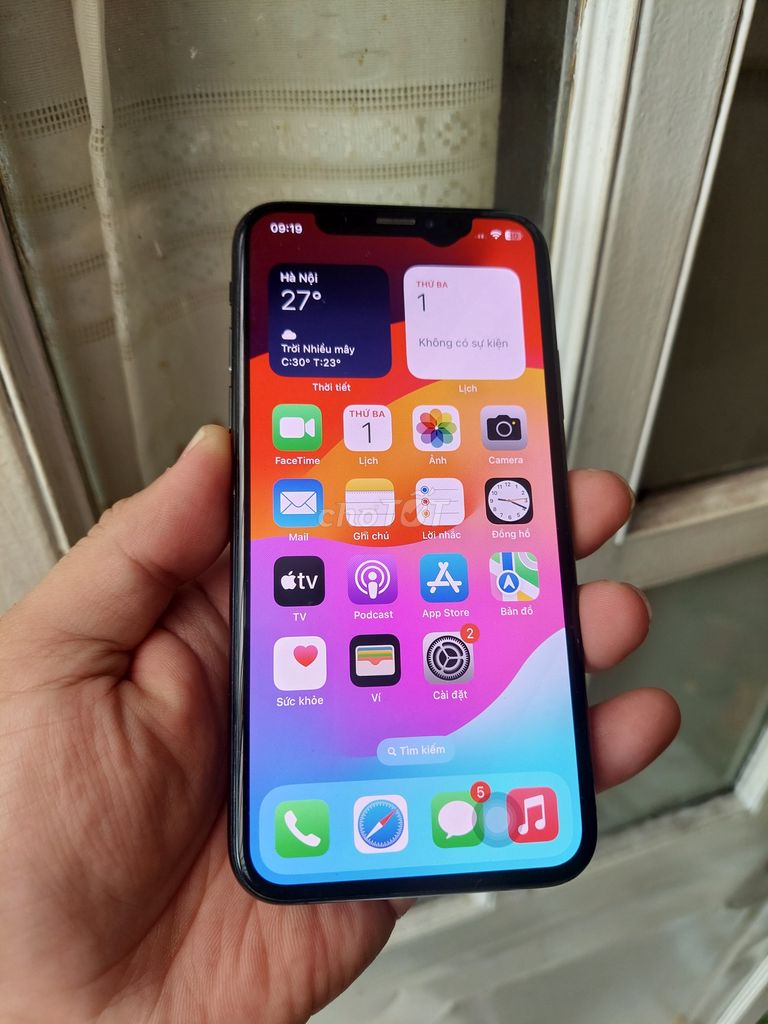 Iphone XS Qtế zin all chỉ bị đốm tí ngay tai thỏ