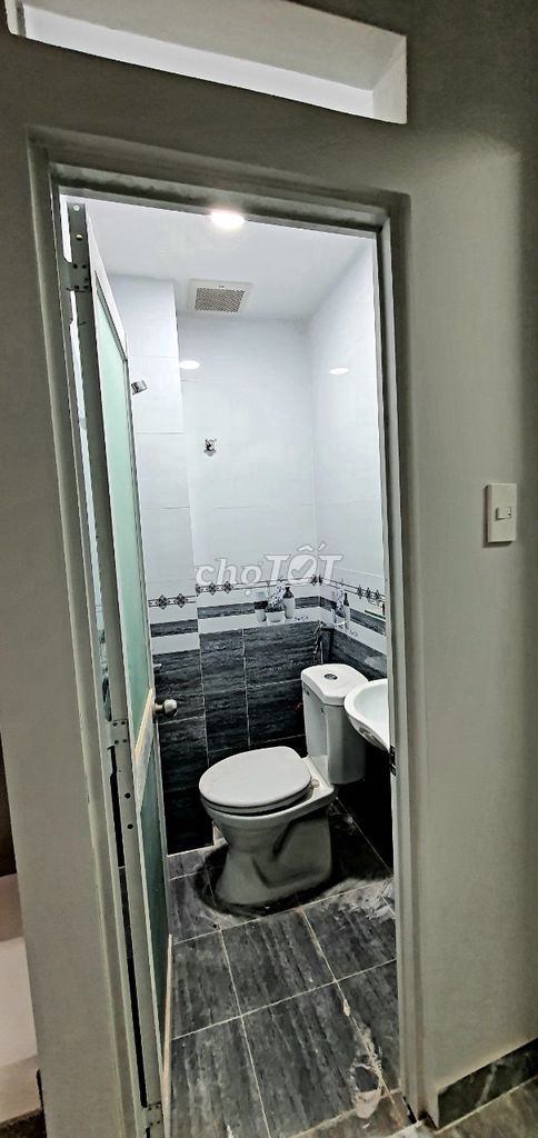 NHÀ NGUYÊN CĂN 2PN 2WC ĐỐI DIỆN ĐẦM SEN